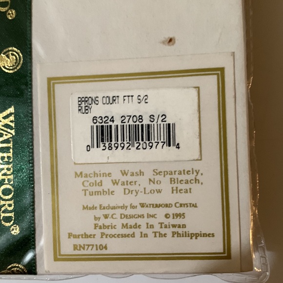 NWT Waterford set of 2 fingertip towels 14x20 ruby - Picture 6 of 6